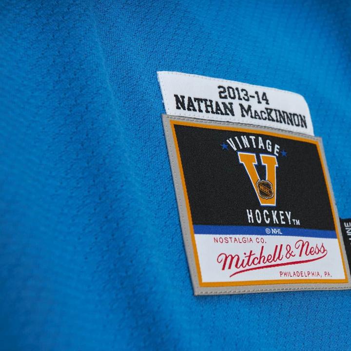 Produktbild Mitchell & Ness Blue Line Nathan Mackinnon Colorado Avalanche Jersey - S (S)