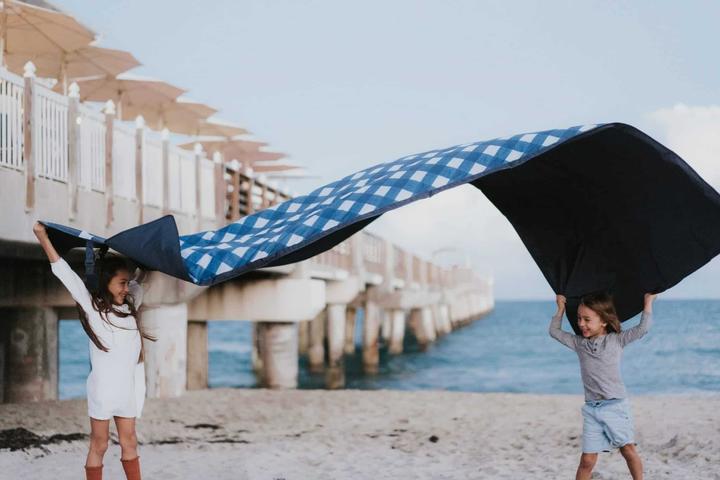 Produktbild little unicorn Outdoor Blanket Extra Big - Navy Plaid
