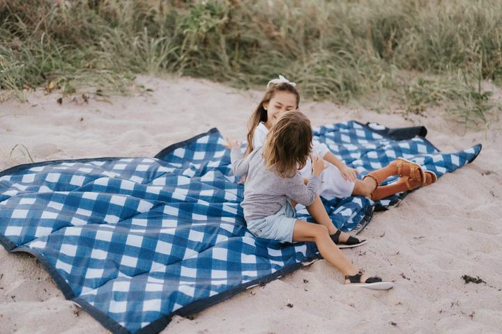 Produktbild little unicorn Outdoor Blanket Extra Big - Navy Plaid