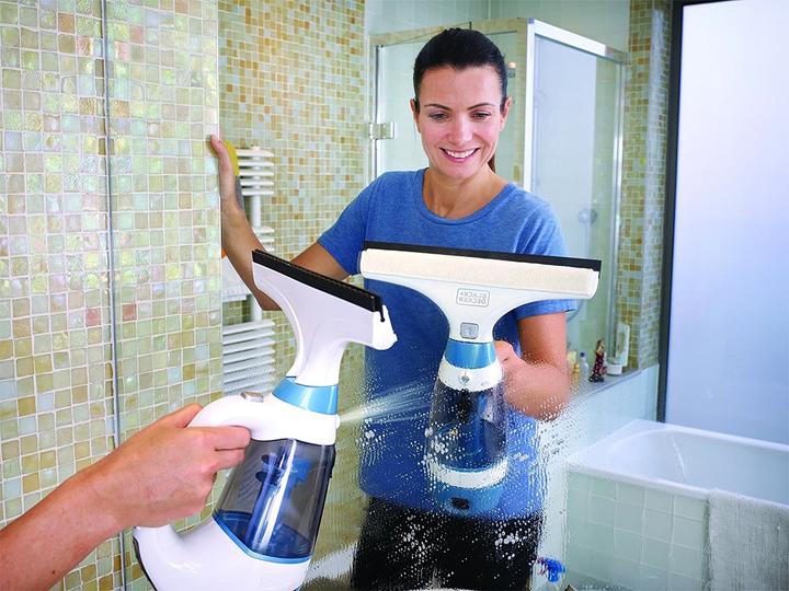 Actual product image Black & Decker 3in1 battery window cleaner set