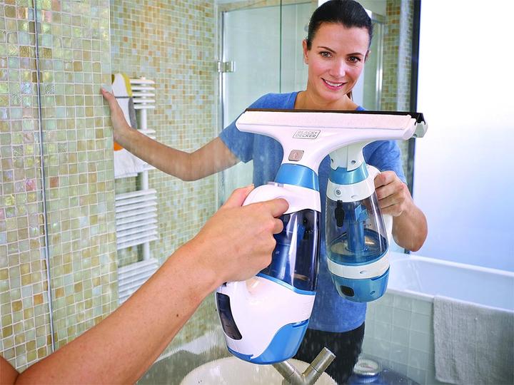 Actual product image Black & Decker 3in1 battery window cleaner set