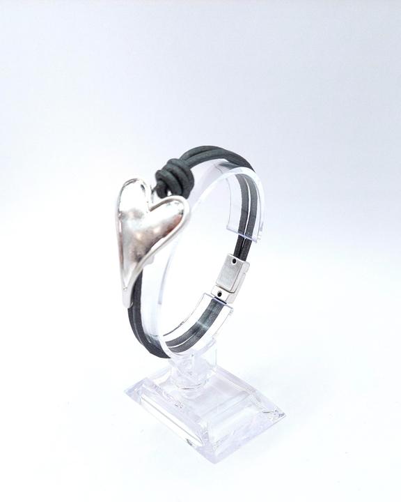 Produktbild Signé Signè Armband Leder mit Herz & Magnetverschluss No.3 (Metall, Messing, Leder, Bleifrei, Cadmiumfrei, Nickelfrei)