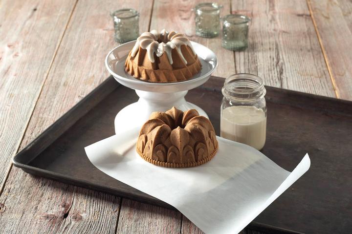 Produktbild Nordic Ware Bundt Duet Pan