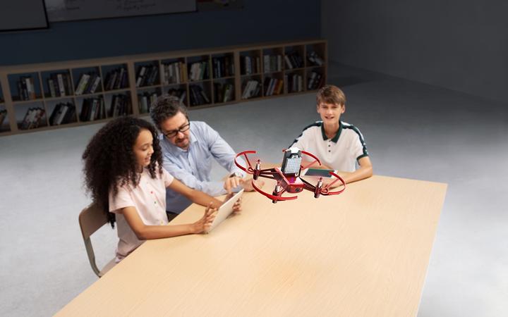 Image du produit DJI RoboMaster TT (Tello Talent) dronas (8 min, 798 g, 5 Mpx)