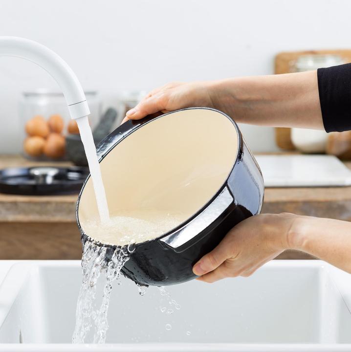 Produktbild KitchenAid braadpan 22cm - gemailleerd gietijzer - onyx zwart - rond (22 cm, Bräter + Schmortopf, Gusseisen)
