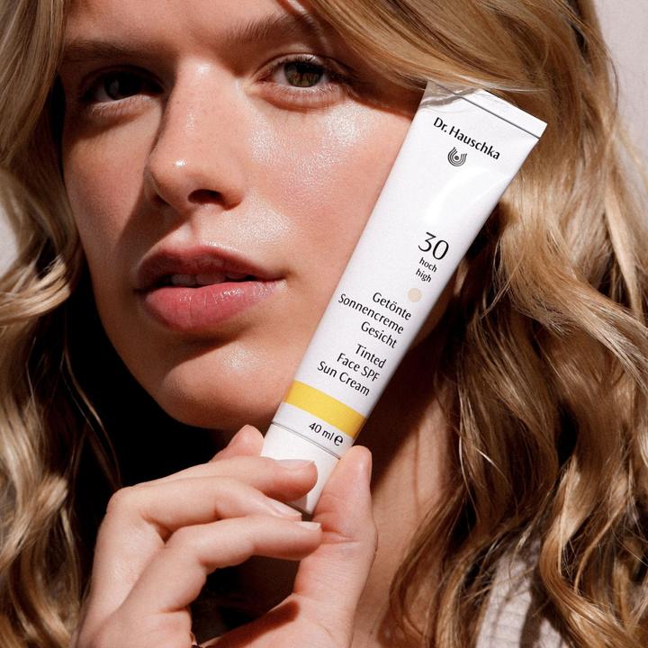 Immagine prodotto Dr. Hauschka crema solare colorata per il viso SPF30 (Crema solare viso, SPF 30, 40 ml, 64 g)