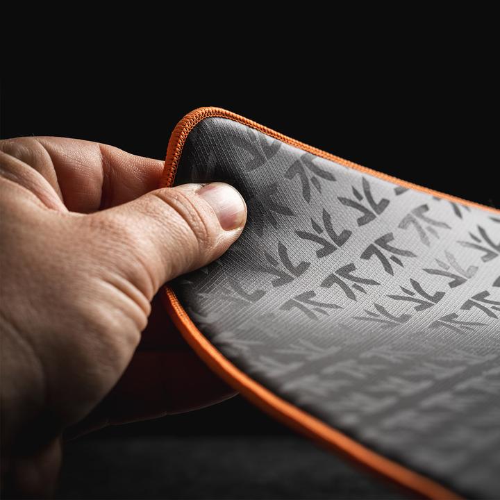 Image du produit Fnatic Max Focus 3 XL Pro Gaming Mouse Mat, Sunrise Orange Smooth Cloth Control Surface, Water Resis (XL)