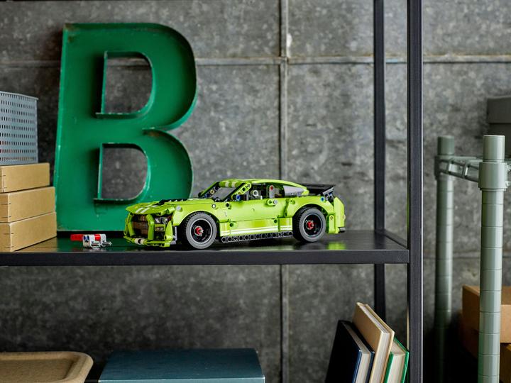 Actual product image LEGO Ford Mustang Shelby GT500 (42138, LEGO Technic)