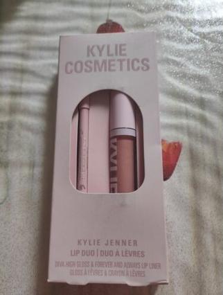 Actual product image Kylie Jenner Kylie Diva High Gloss & Liner Lip Duo Set