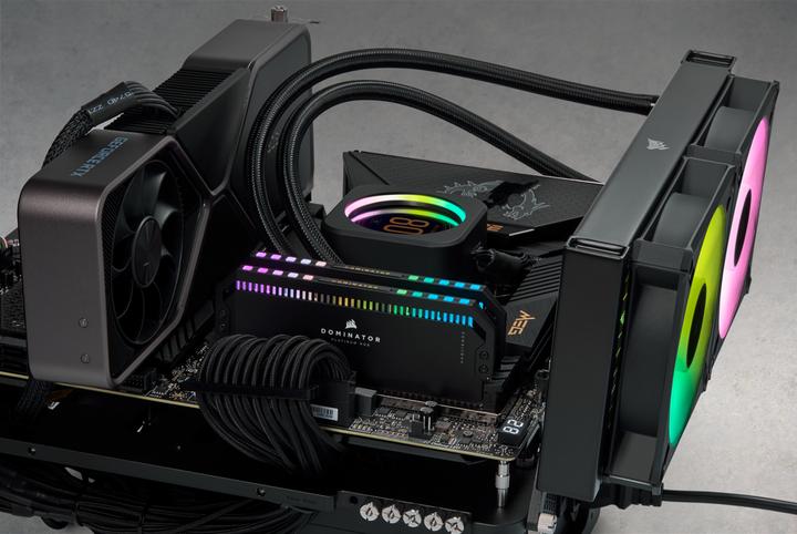 Immagine prodotto Corsair KIT DDR5 64GB PC 6400 CL32 (2x32GB) DOMINATOR P RGB retail (2 x 32GB, 6400 MHz, RAM DDR5, DIMM)