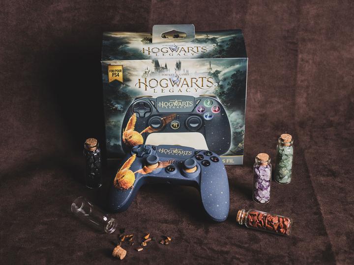 Produktbild Freaks and Geeks Hogwarts Legacy - Schnatzer (PS4)