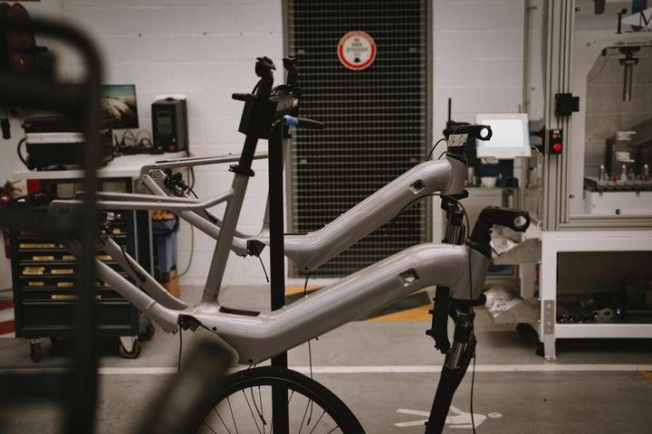 Actual product image Rockrider E-bike trekking bike 28 inch E-ACTV 900 automatic transmission low entry - grey