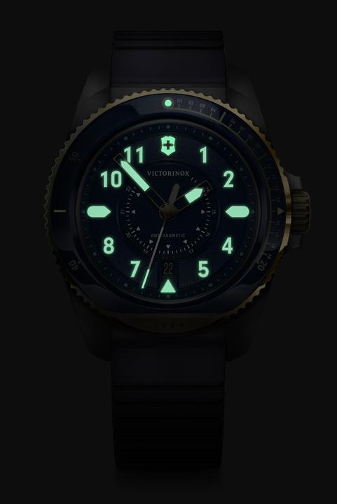 Produktbild Victorinox Journey 1884 Quartz Three hands Steel & Mineral, Taucheruhr, 43 mm, Ziffernblatt Blau, Kautschuk Arm (Taucheruhr, 43 mm)