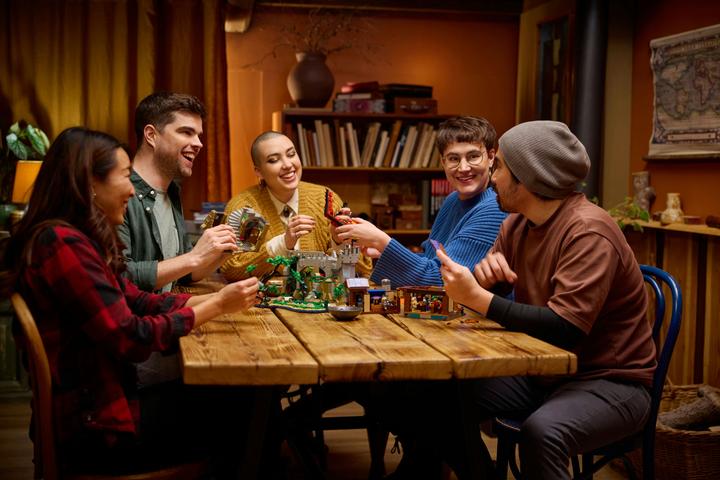Image du produit LEGO 21348 Dungeons & Dragons : La Saga du Dragon Rouge (21348, LEGO Ideas, LEGO difficiles à trouver)
