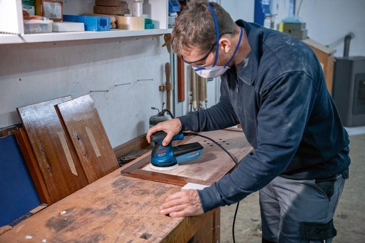 Immagine prodotto Bosch Professional Levigatrice rotorbitale GEX 125-1 AE, con 3 fogli abrasivi C470, in valigetta (Levigatrici rotorbitali, 250 W)