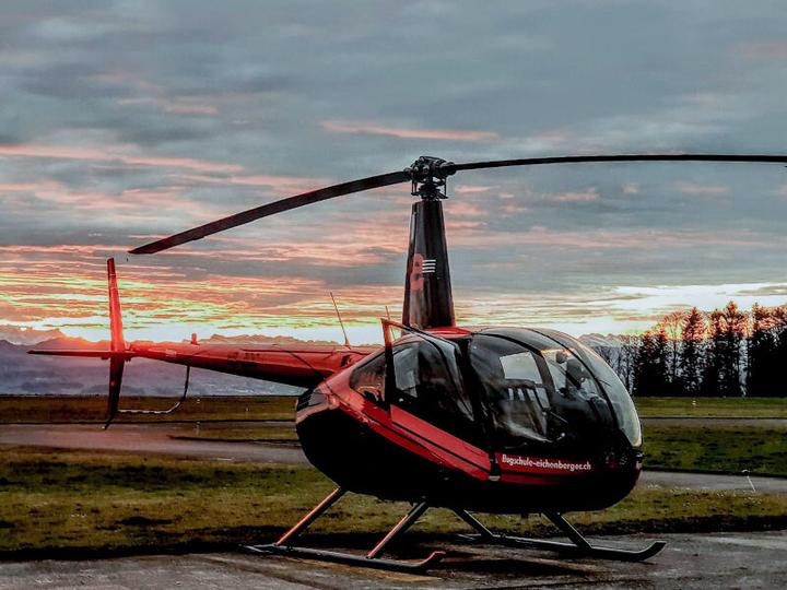 Immagine prodotto Smartbox Le Prealpi lucernesi dall'alto: Impressionante volo in elicottero tra Rigi e Pilatus (2 pers.)