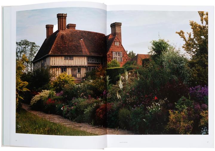Actual product image The Avant Garden (English, Statures, Robert clans, John Tebbs, 2023)
