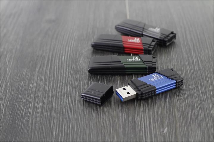 Actual product image Verico USB flash drive Evolution MK-II 3.0 64GB ro EVOLUTION MK-II RED 64GB (64 GB, USB-A)