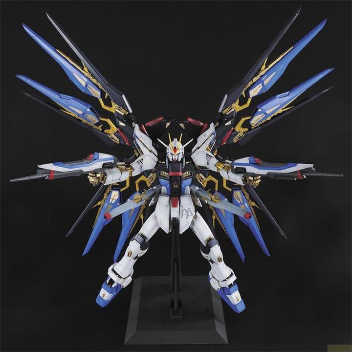 Actual product image Bandai Gundam - Strike Freedom Gundam Perfect Grade