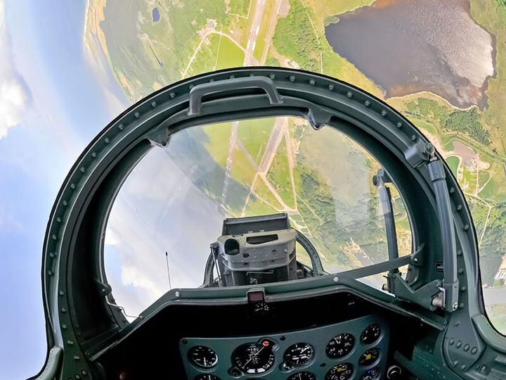 Produktbild Smartbox 20-minütiger Flug mit einem L-39 Albatros-Kampfjet in Tschechien (1 Pers.)