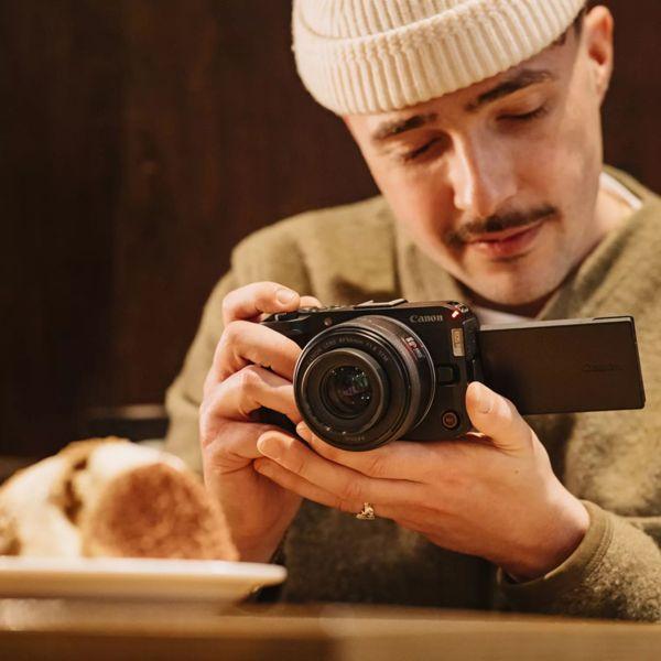 Produktbild Canon EOS R50V Gehäuse (24.20 Mpx, APS-C / DX)
