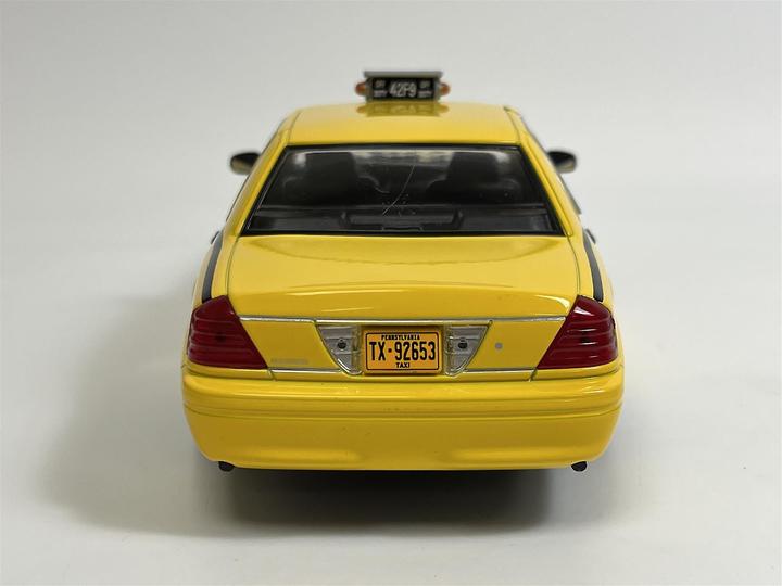 Immagine prodotto Greenlight Collectibles Greenlight 84173 Creed 1999 Crown Victoria Philly Taxi Modello diecast in scala 1:24