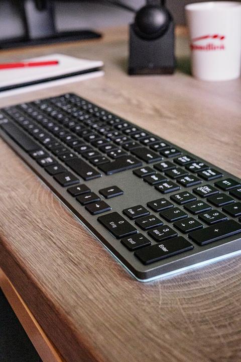 Actual product image Speedlink Keyboard LEVIA Illuminated Rechargeable, Bluetooth retail (DE, Wireless)