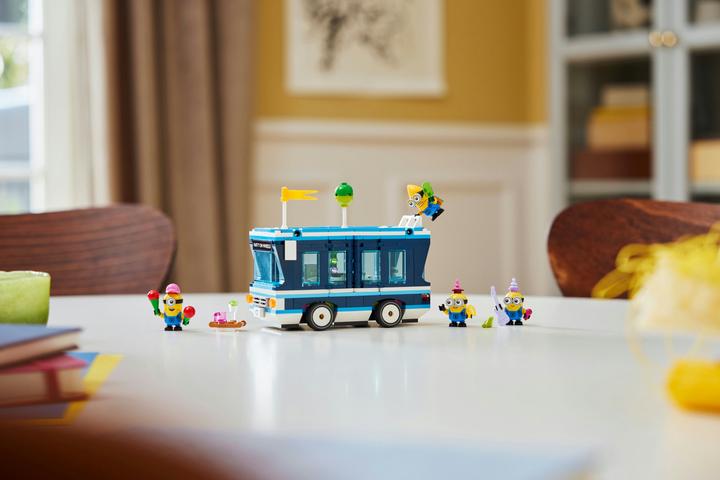 Actual product image LEGO Minions and the party bus (75581, LEGO Minions)