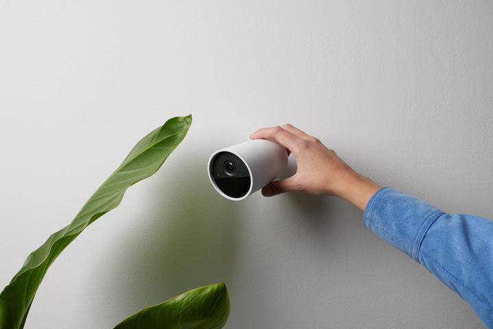 Actual product image Philips Hue Secure (1920 x 1080 Pixels)