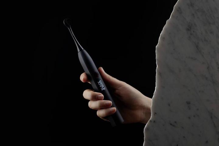Immagine prodotto Curaprox Il nero idrosonico è bianco (Spazzolino sonico)