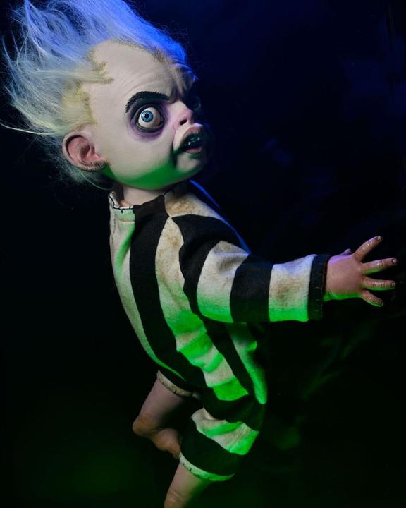 Actual product image Neca Beetlejuice Beetlejuice Prop Replica 1/1 Baby Beetlejuice Doll 49 cm