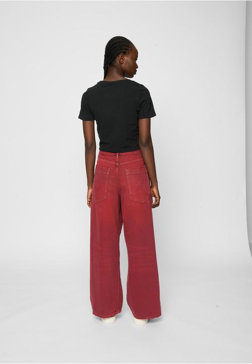 Actual product image Miss Tee Peaches Cropped Tee - 105763 (S, M)