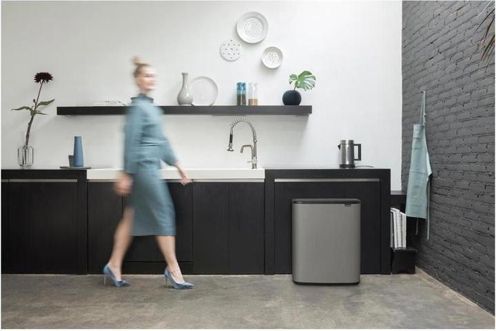 Immagine prodotto Brabantia Bo Touch Bin Cestino per la raccolta differenziata da 60 litri, Grigio cemento minerale (60 l)