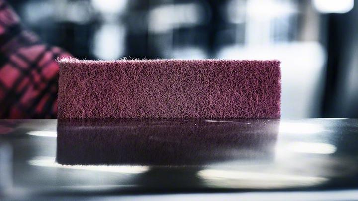 Actual product image Bosch Professional Zubehör Expert N880 fleece roll for hand sanding, 150 mm x10 m, cleaning, 10 pcs.