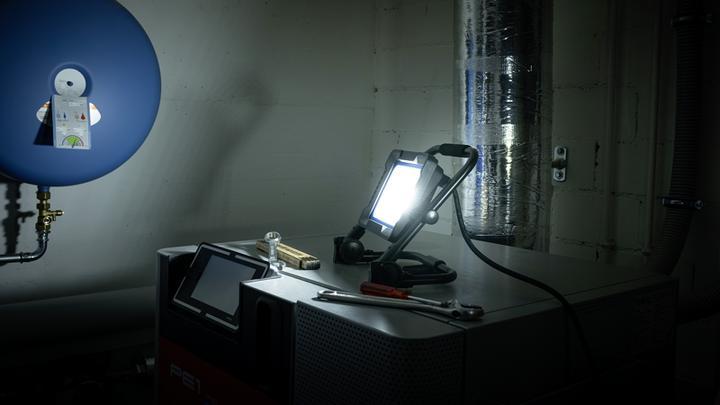 Produktbild Steffen WORKLIGHT LED Strahler 50W mit Traggriff und klappbarem Standfuss 5m (8000 lm)