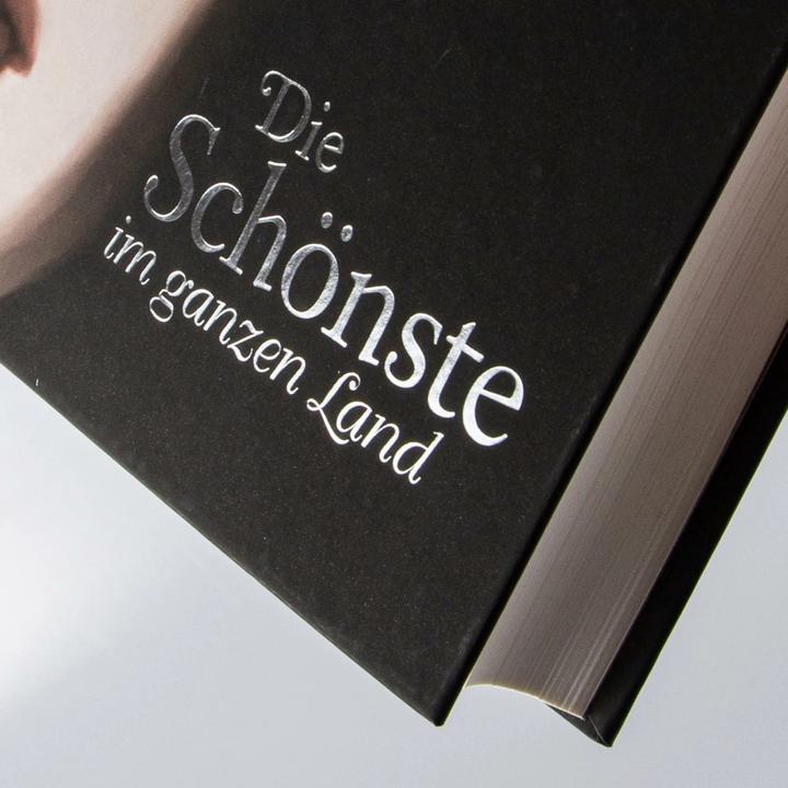 Actual product image Die Schönste im ganzen Land (German, Ellen Kurtz, Walt Disney, Serena Valentino, 2019)