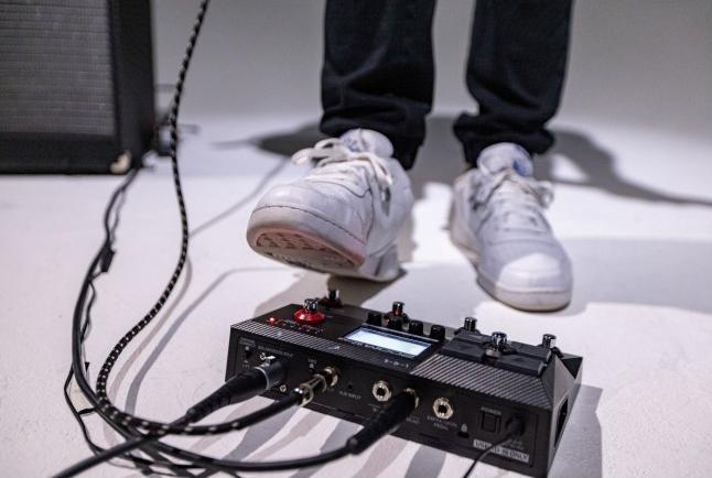 Actual product image Zoom B2 FOUR (EU) Bass Multi-Effects Pedal