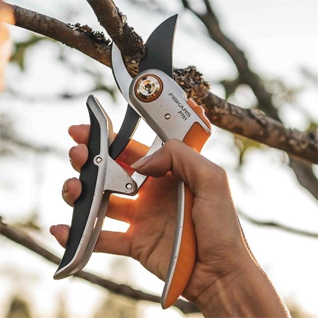 Productafbeelding Fiskars Plus PowerLever metalen snoeischaar met inklapbaar lemmet (P751)
