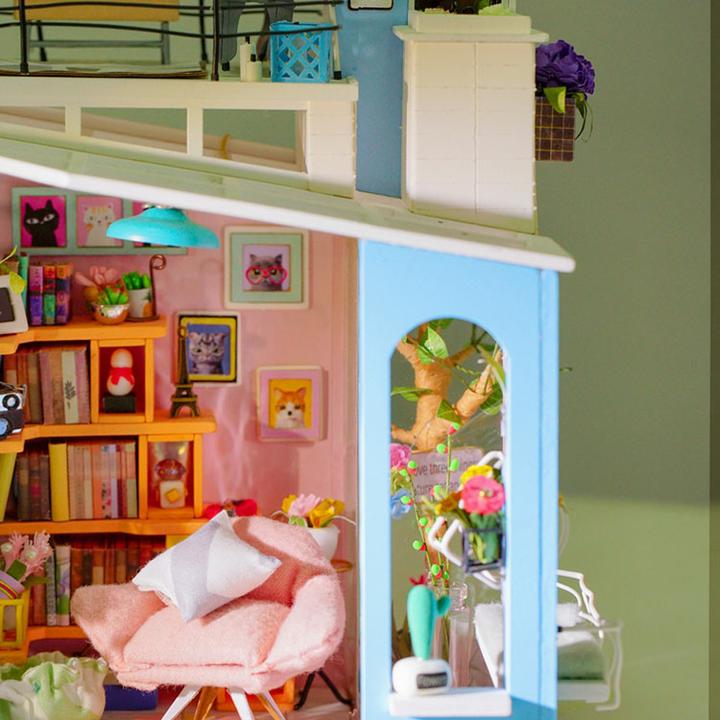Actual product image Robotime Dora's Loft