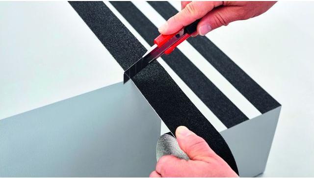 Actual product image tesa Anti-Rutsch Klebeband extra stark,18x50mm, schwarz (50 mm)