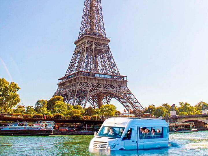 Image du produit Smartbox Séjour romantique de 3 jours à Paris, virée en bateau-bus et champagne (2 pers.)