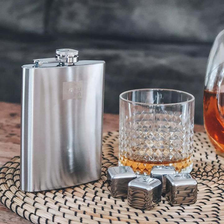 Actual product image Vacu Vin Hip flask with funnel (240 ml)