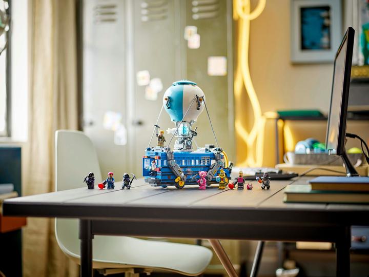 Actual product image LEGO Battle bus (77073, LEGO Fortnite)