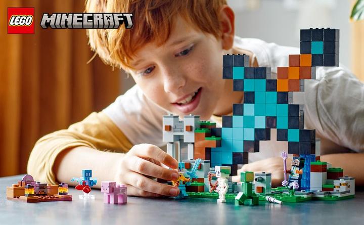 Actual product image LEGO 21244 The Sword Outpost (21244, LEGO Minecraft)