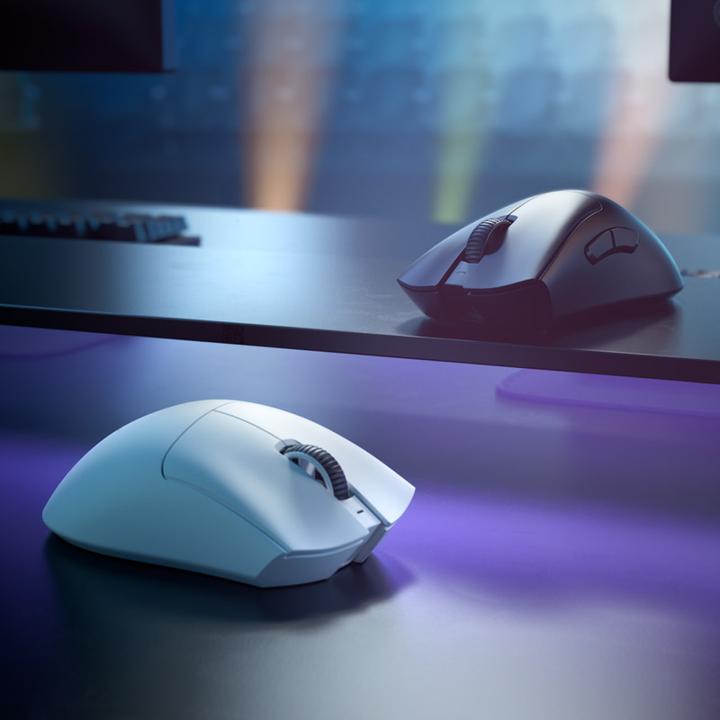 Actual product image Razer DeathAdder V3 Pro (Wireless, Cable)
