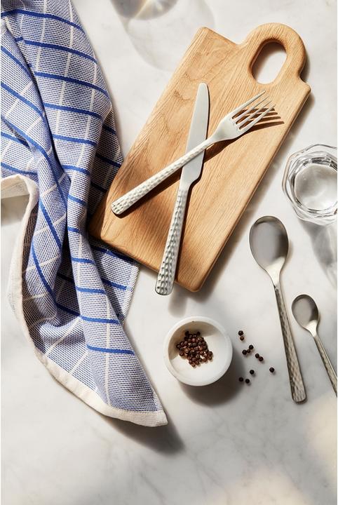 Actual product image Broste Copenhagen Cutlery set Hune, 16 pc - Stainless steel - Brushed satin Hammered (1 Piece, Cutlery set)