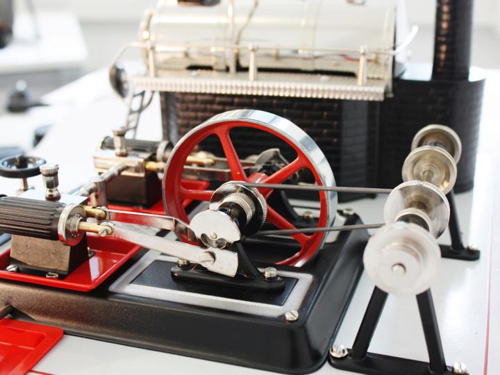 Actual product image Wilesco D22 Steam engine with steam chimney