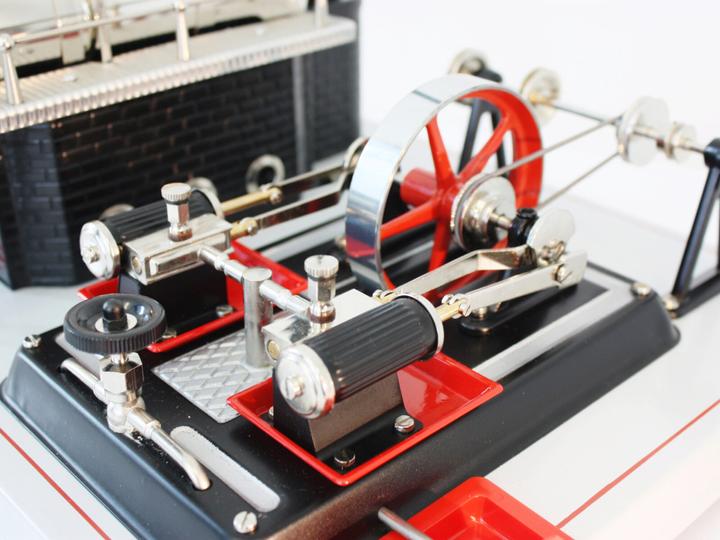 Actual product image Wilesco D22 Steam engine with steam chimney