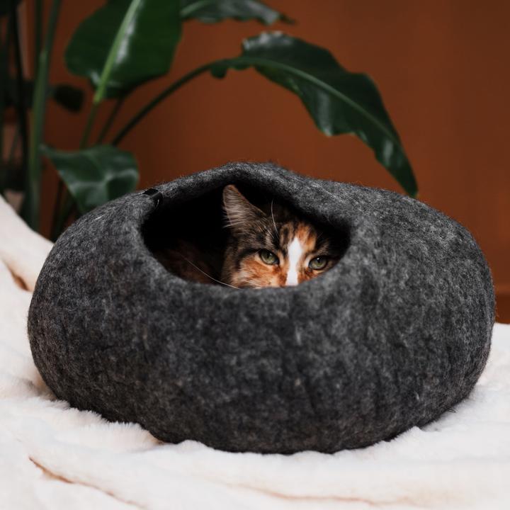 Actual product image LucyBalu PEBBLE KatzenhÃ¶hle aus Filz (Cat)
