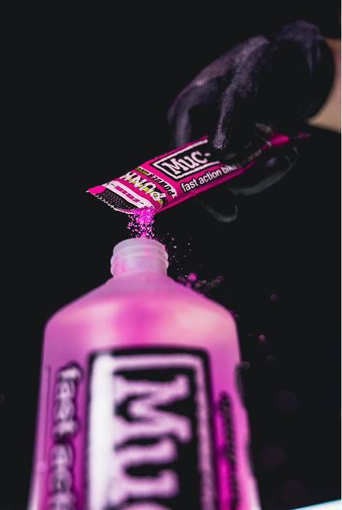 Immagine prodotto Muc-Off Punk Powder + Bottle (500 ml, Set di cura, Pulitore per biciclette)